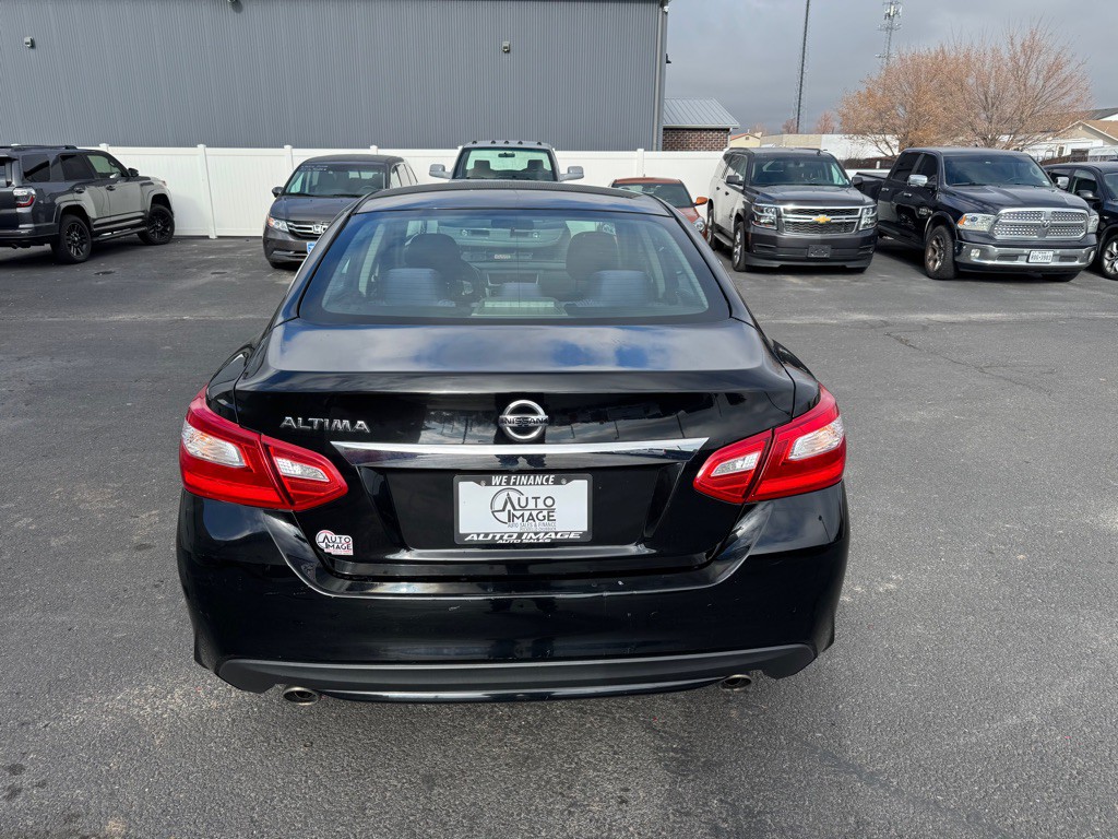 2017 Nissan Altima Image 5