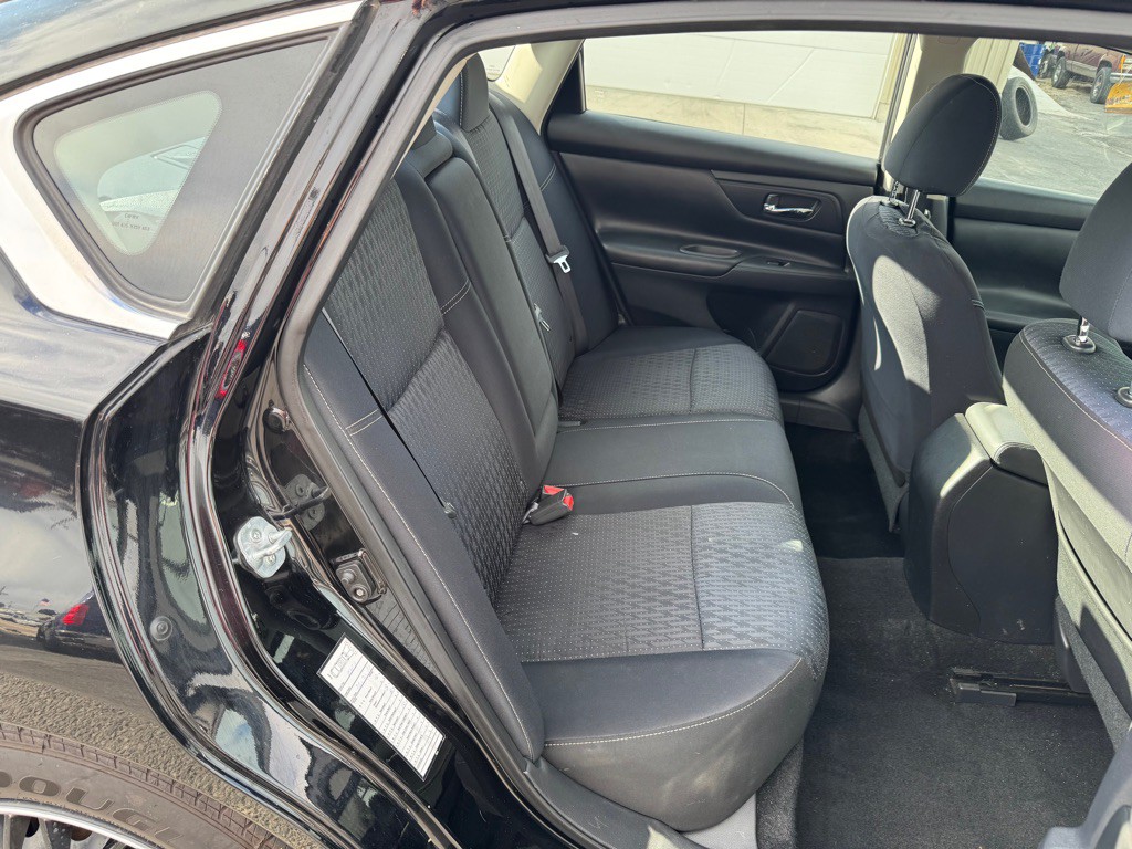2017 Nissan Altima Image 10