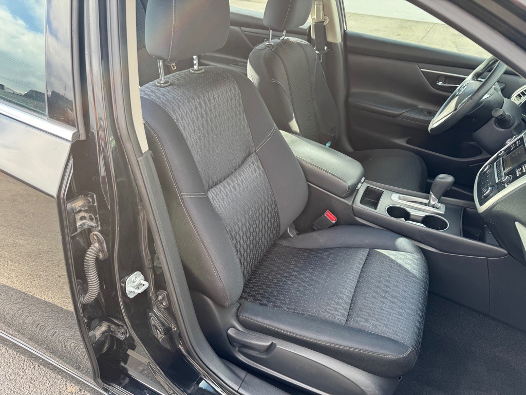 2017 Nissan Altima Image 11
