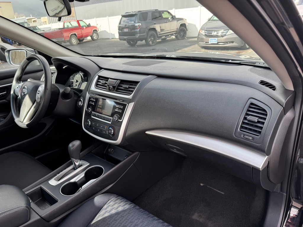 2017 Nissan Altima Image 12