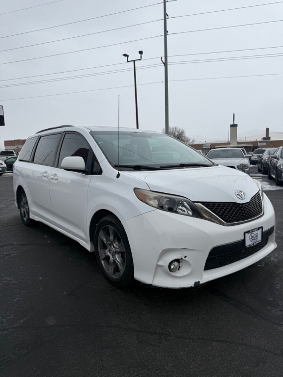 2012 Toyota Sienna Image 4