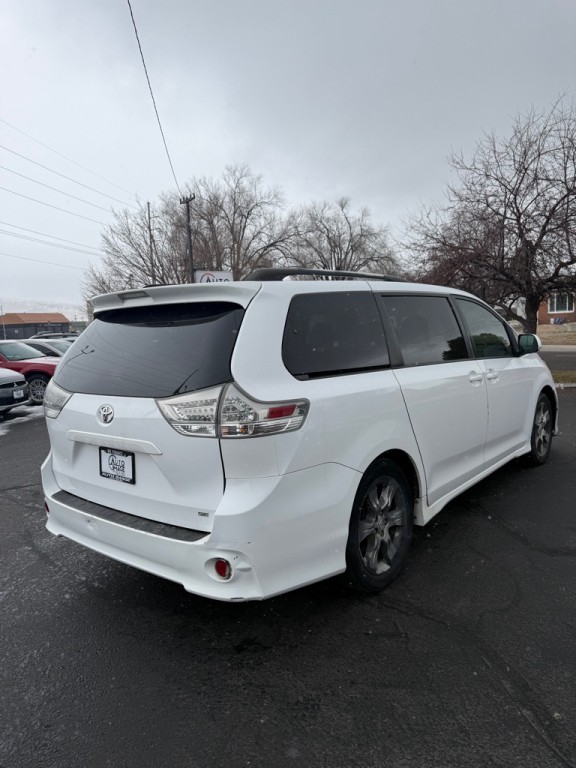 2012 Toyota Sienna Image 6