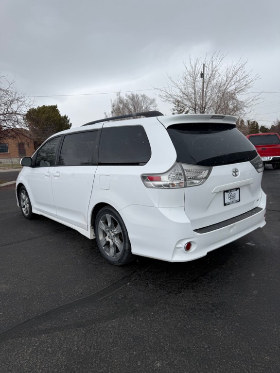 2012 Toyota Sienna Image 7