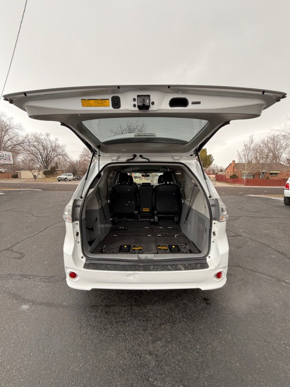 2012 Toyota Sienna Image 8