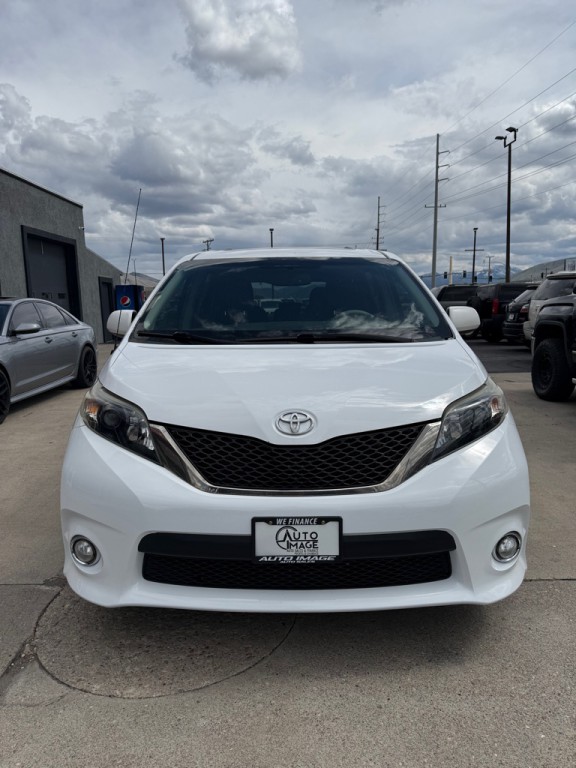 2012 Toyota Sienna Image 3