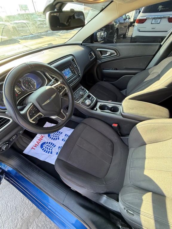 2015 Chrysler 200 Image 10