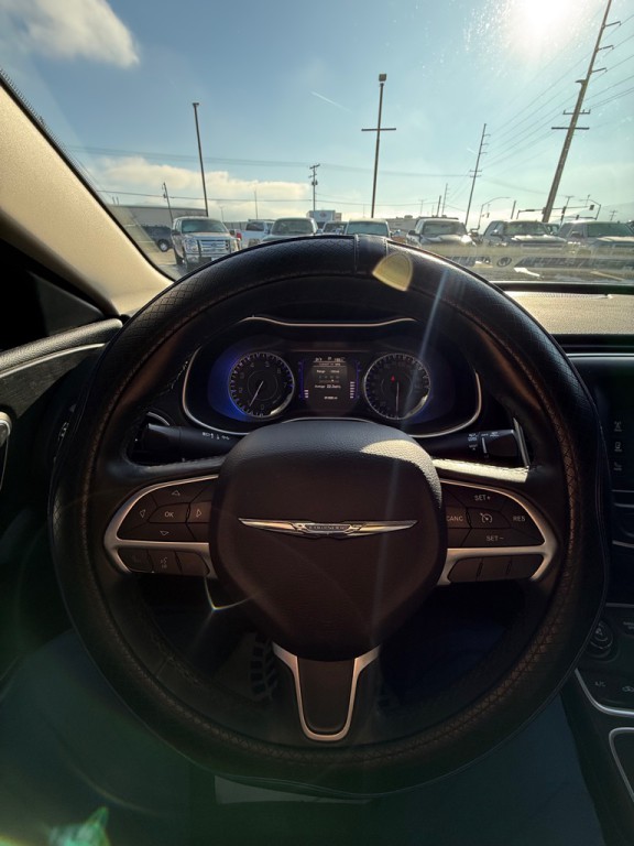 2015 Chrysler 200 Image 12