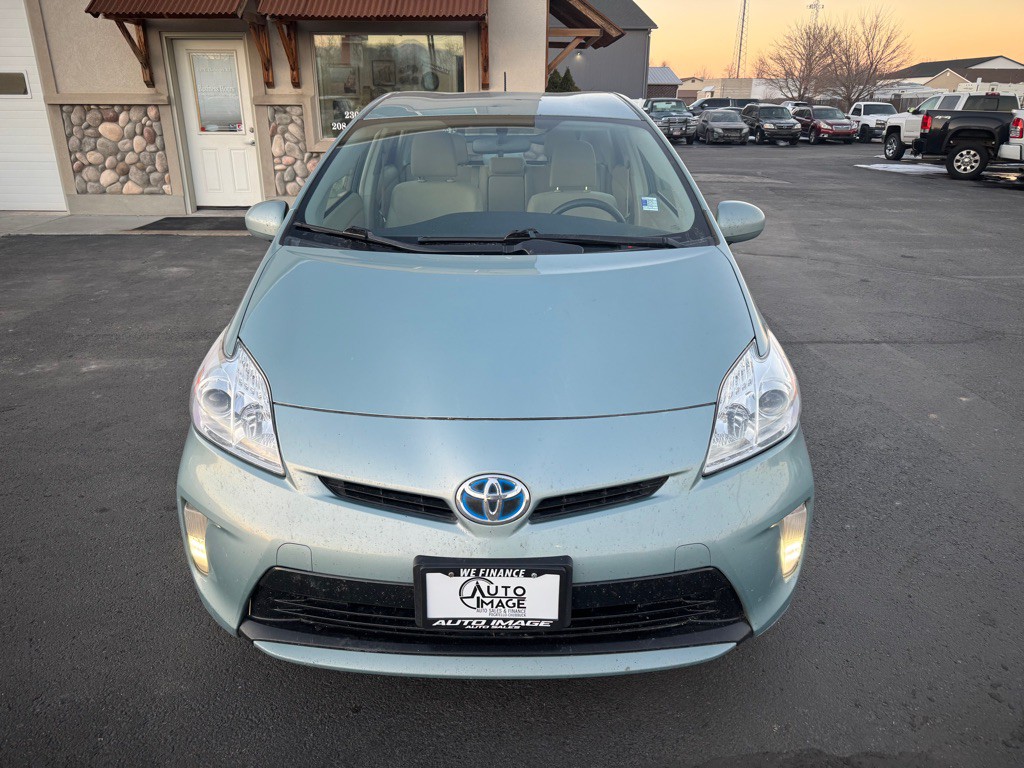 2014 Toyota Prius Image 2