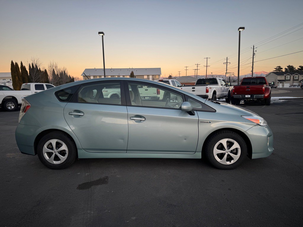 2014 Toyota Prius Image 3