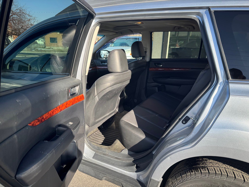 2012 Subaru Outback Image 8