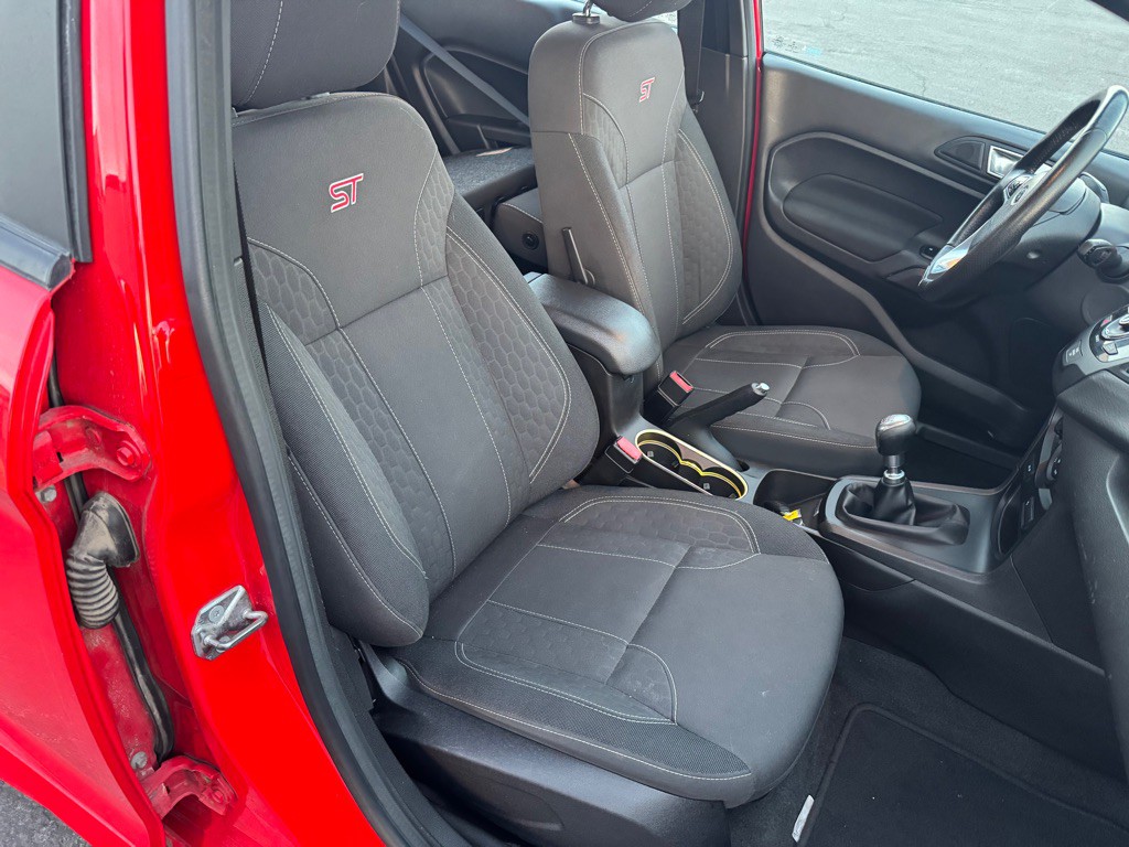 2015 Ford Fiesta Image 9