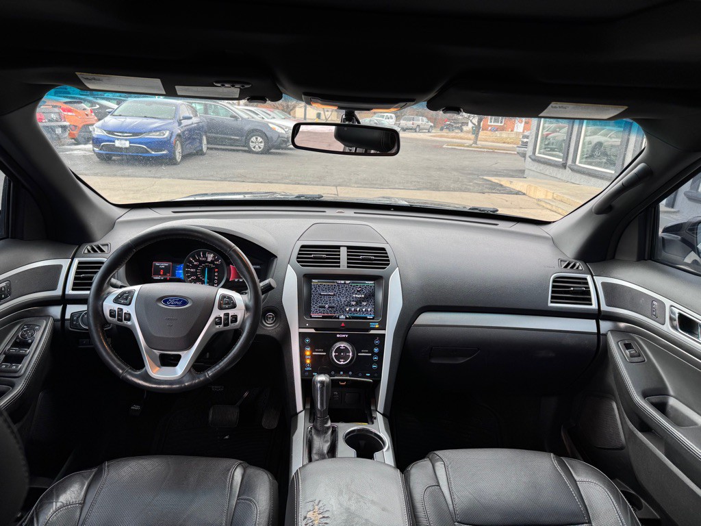 2015 Ford Explorer Image 9