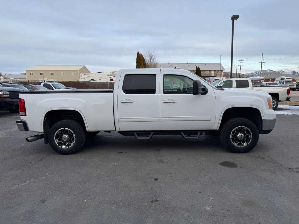2010 GMC Sierra Image 2