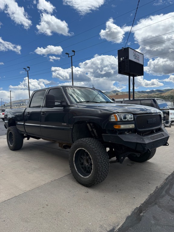 2003 GMC Sierra Image 2