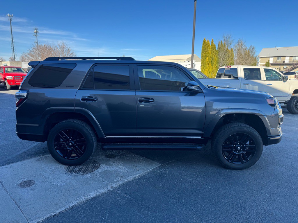 2020 Toyota 4Runner Image 3