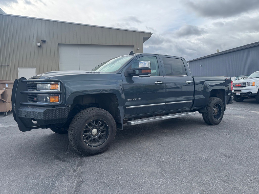 2017 Chevrolet Silverado 1500 Image 2