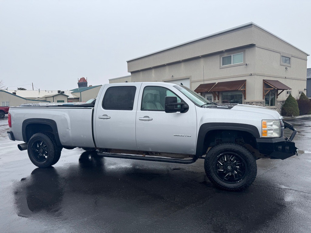 2011 Chevrolet Silverado 1500 Image 3
