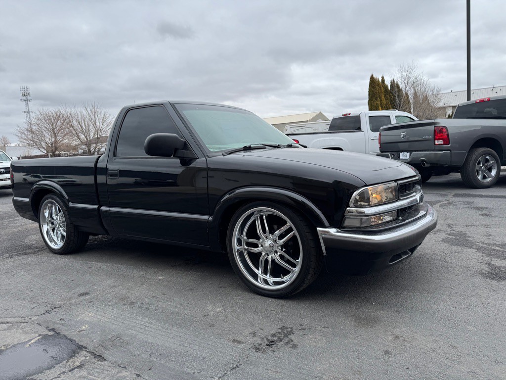 2000 Chevrolet S10 Image 3