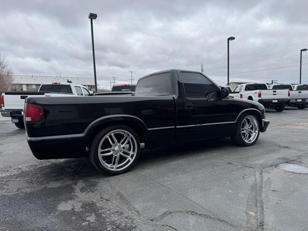 2000 Chevrolet S10 Image 4