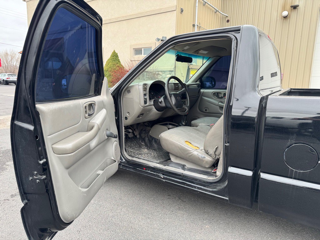 2000 Chevrolet S10 Image 7