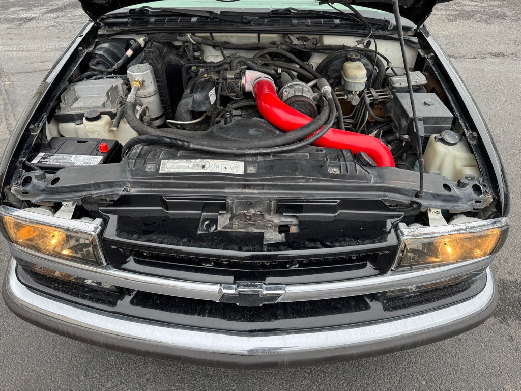 2000 Chevrolet S10 Image 9