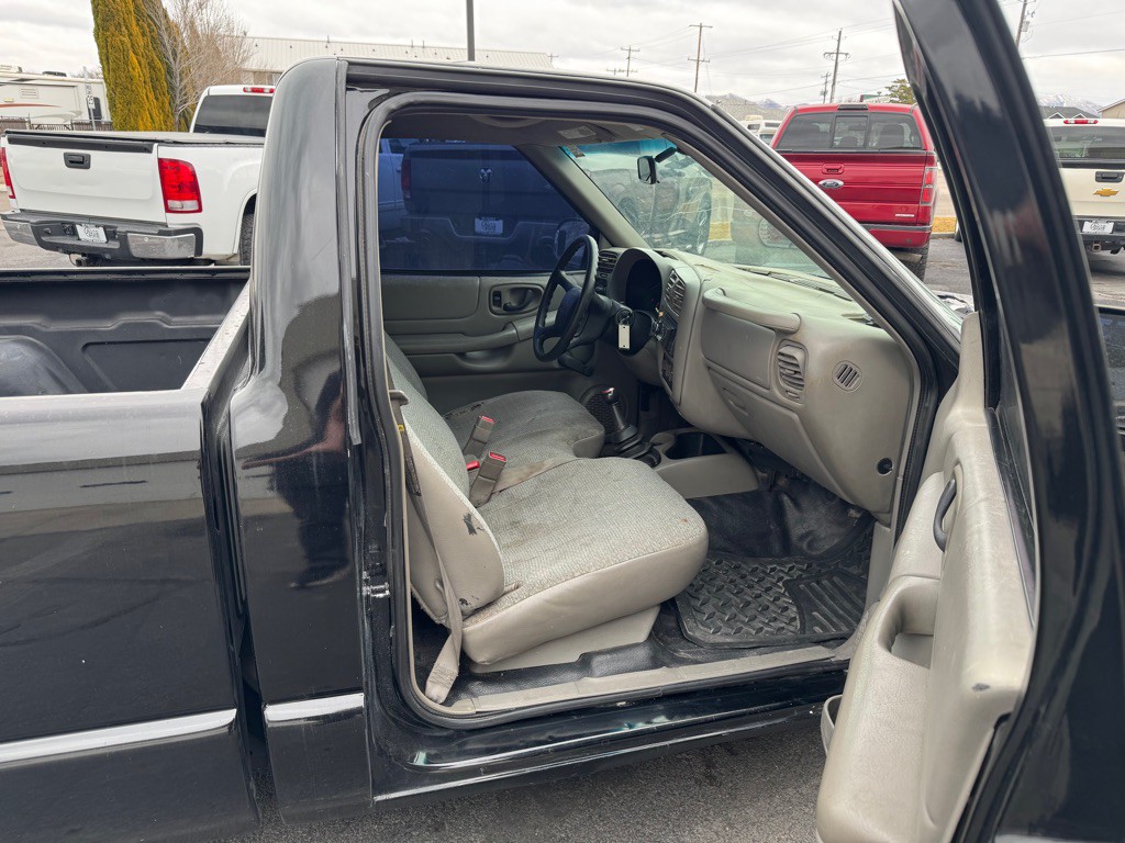 2000 Chevrolet S10 Image 11