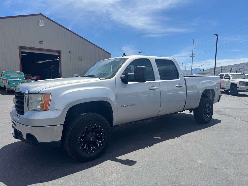 2010 GMC Sierra Image 2