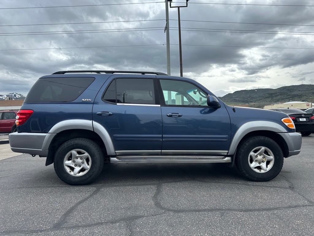2002 Toyota Sequoia Image 2