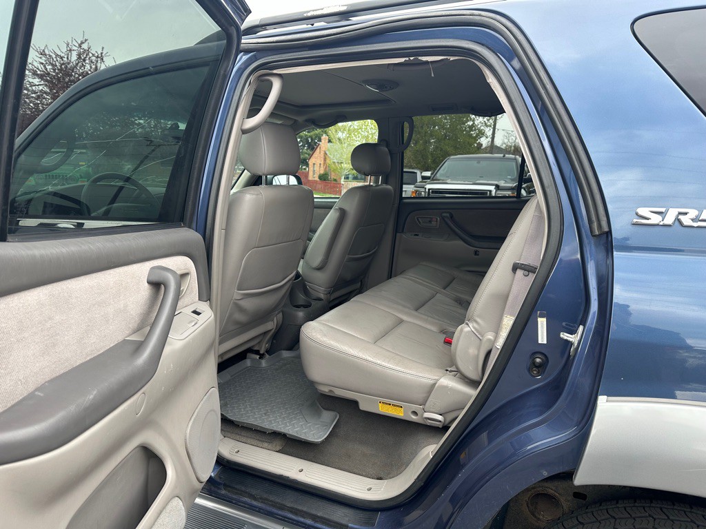 2002 Toyota Sequoia Image 8