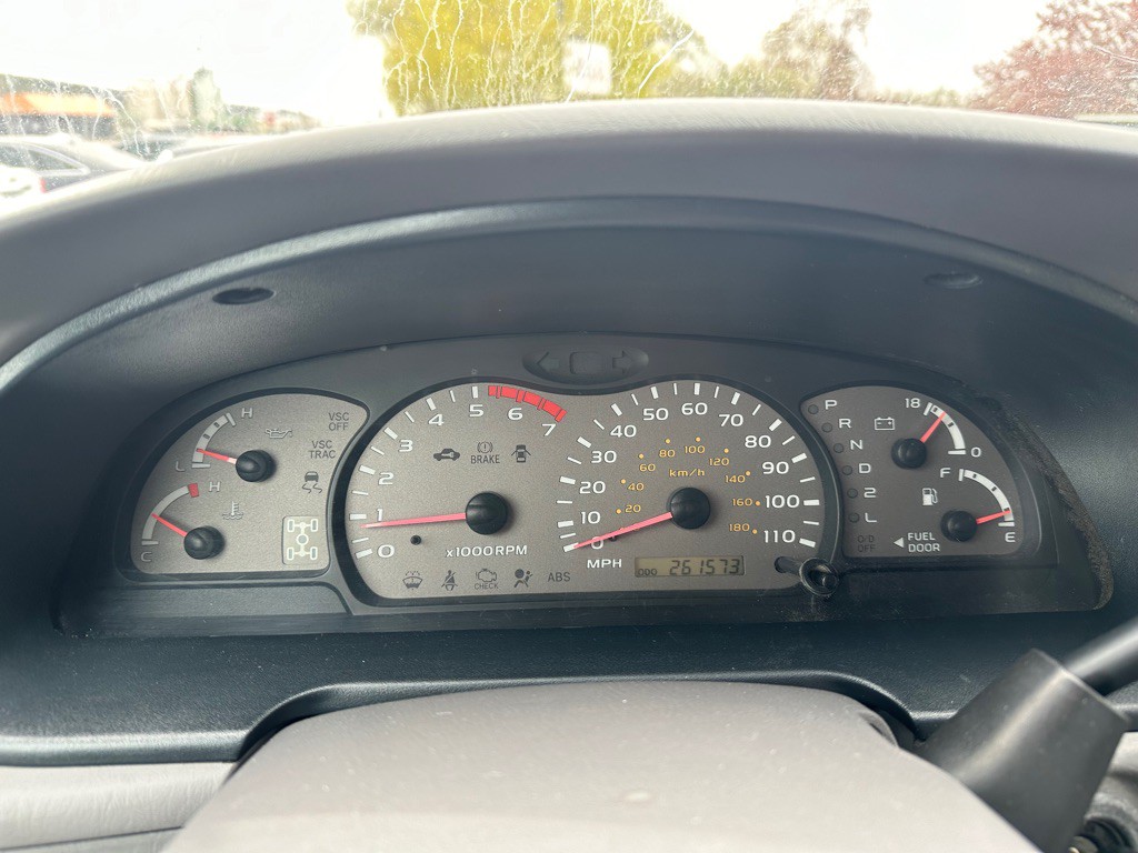 2002 Toyota Sequoia Image 11