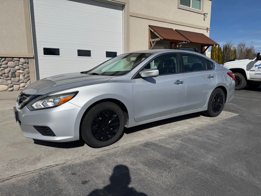 2017 Nissan Altima Image 1