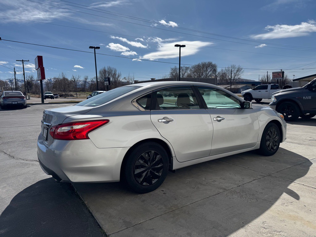 2017 Nissan Altima Image 4