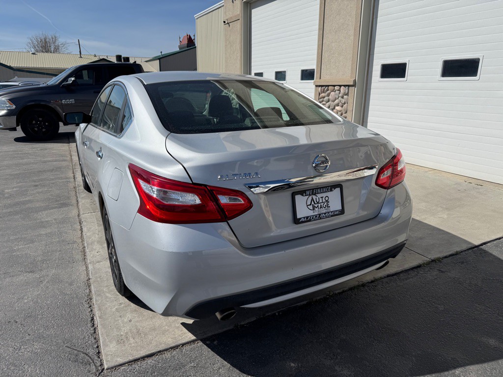 2017 Nissan Altima Image 5