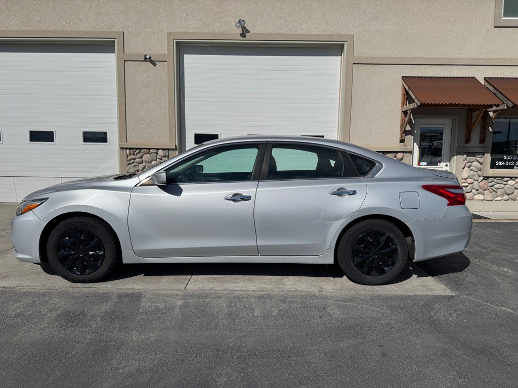 2017 Nissan Altima Image 6
