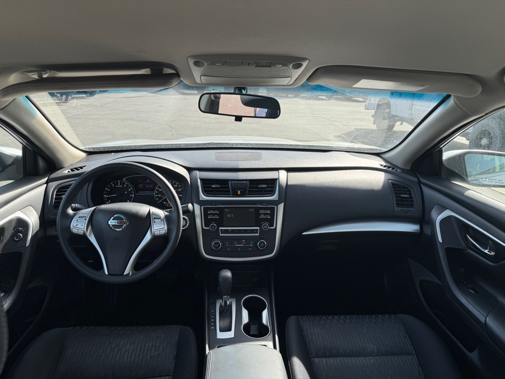 2017 Nissan Altima Image 9