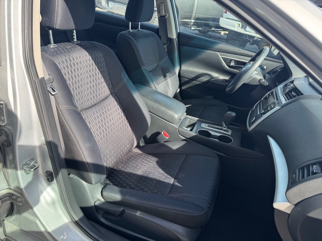 2017 Nissan Altima Image 12