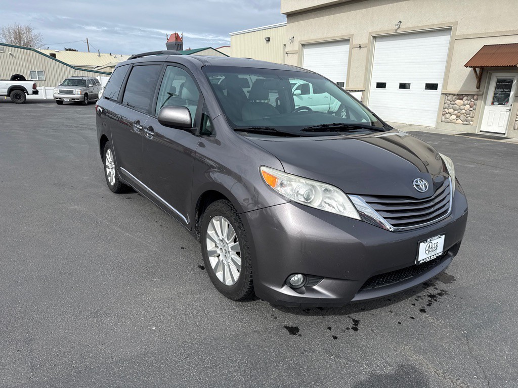 2015 Toyota Sienna Image 4