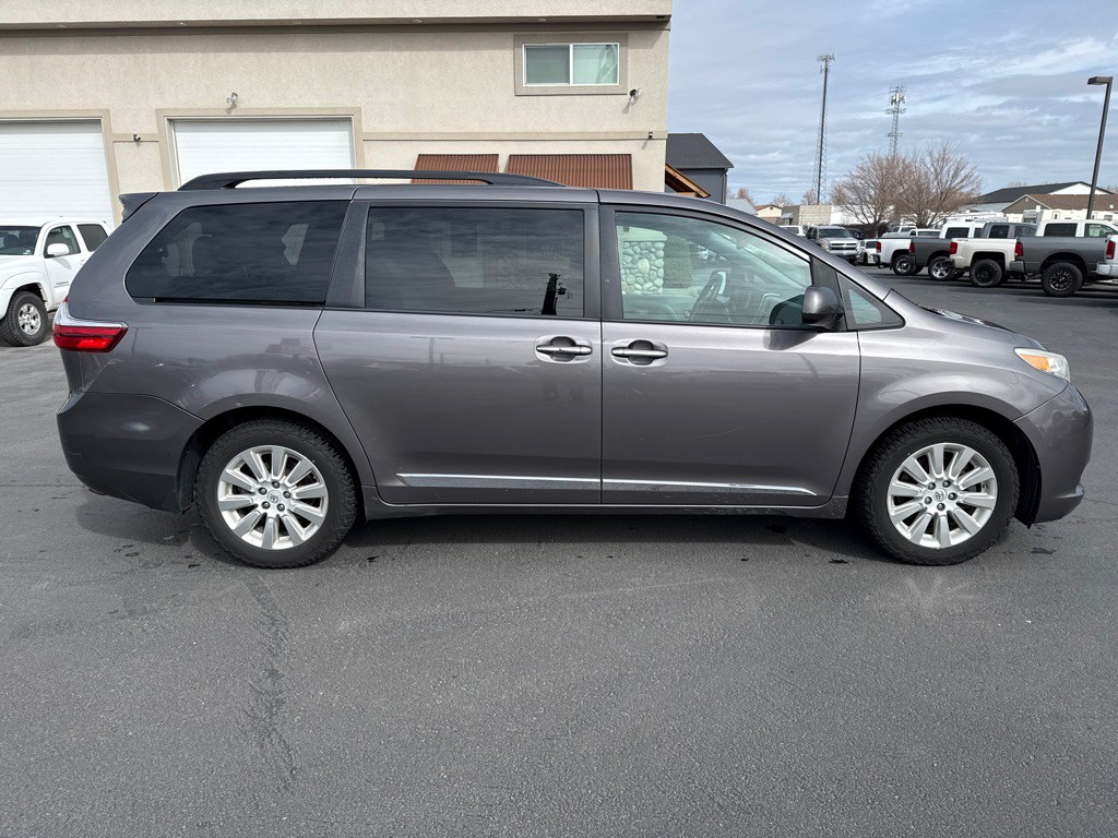 2015 Toyota Sienna Image 5