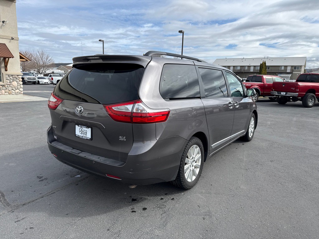 2015 Toyota Sienna Image 6