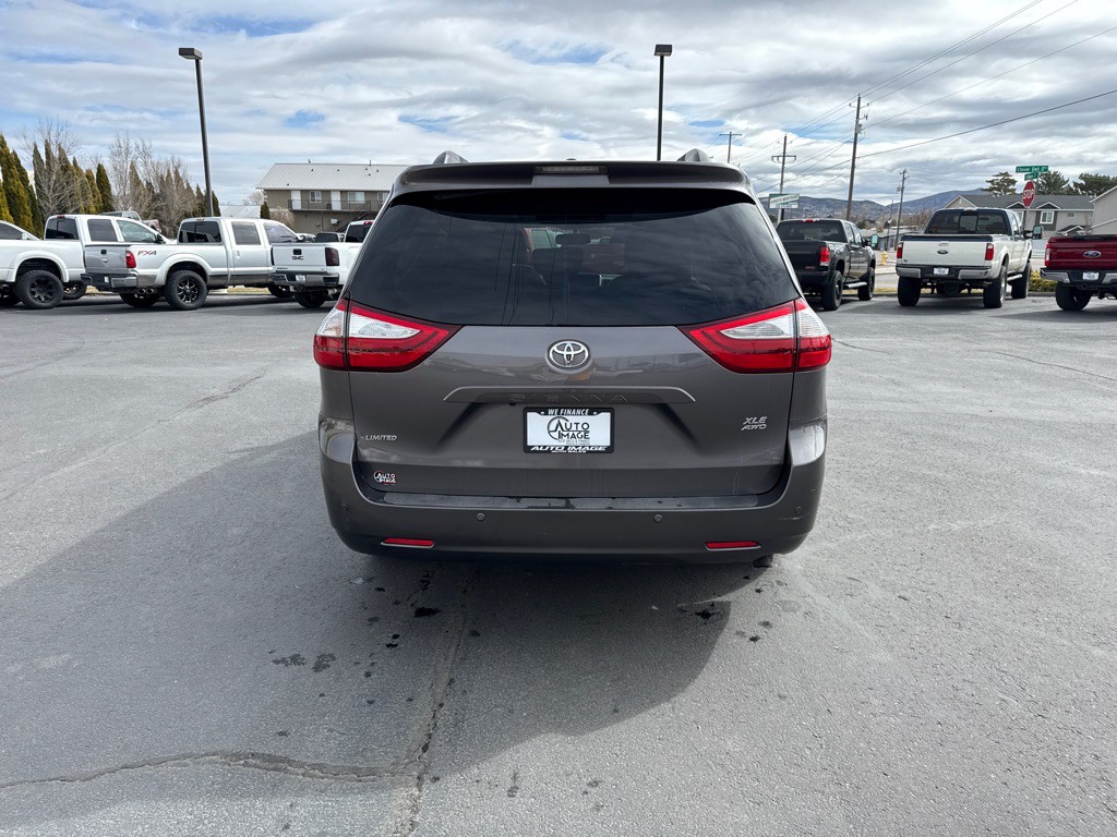 2015 Toyota Sienna Image 7