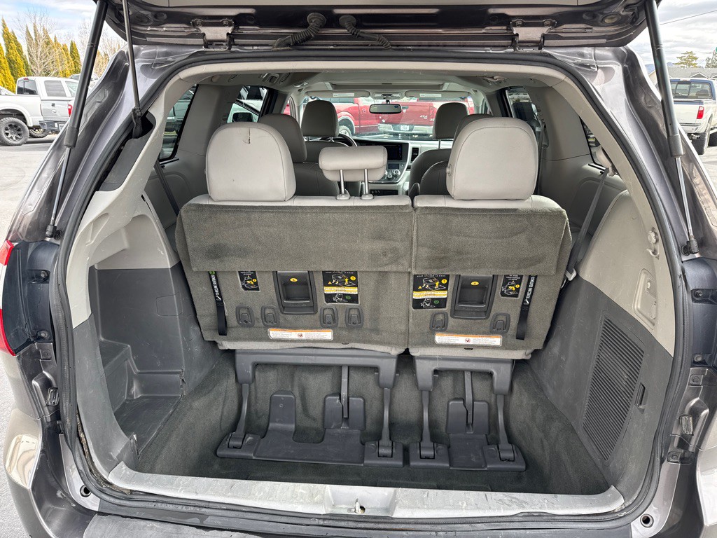 2015 Toyota Sienna Image 11