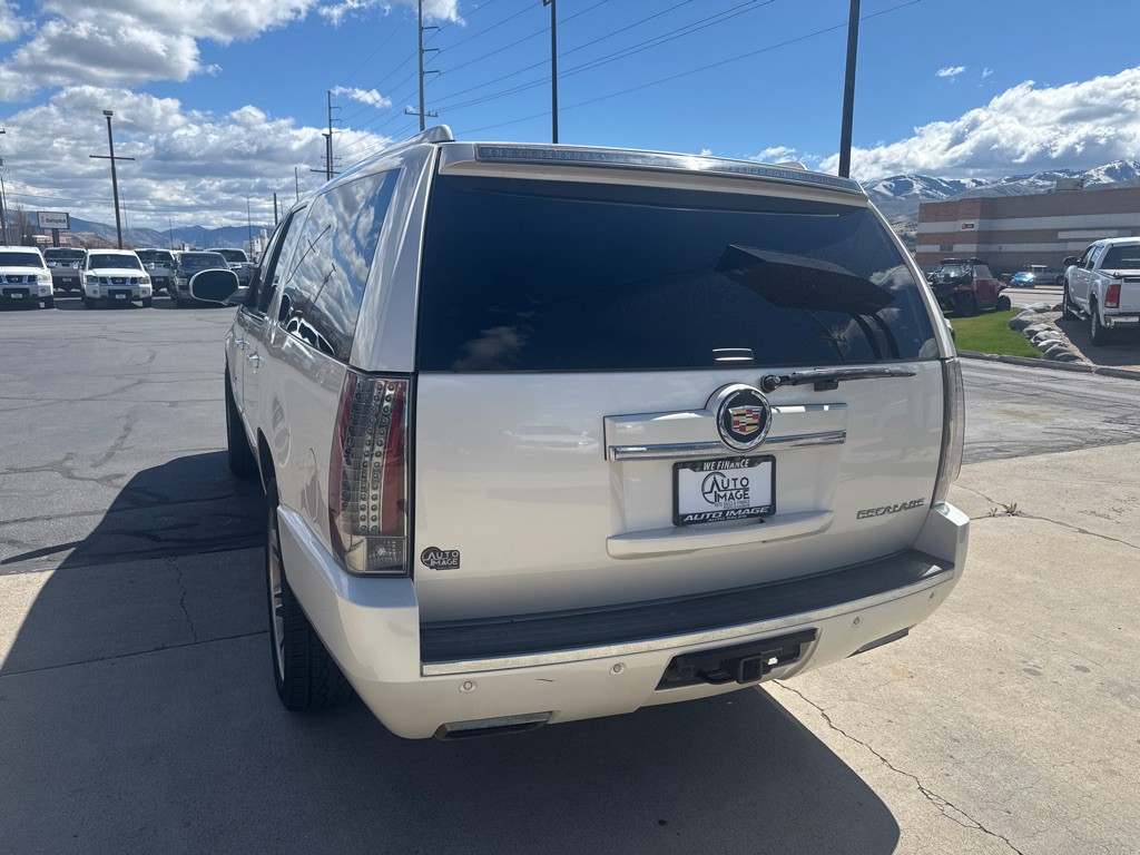 2013 Cadillac Escalade Image 5