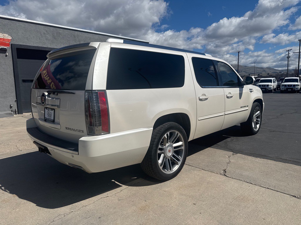 2013 Cadillac Escalade Image 3