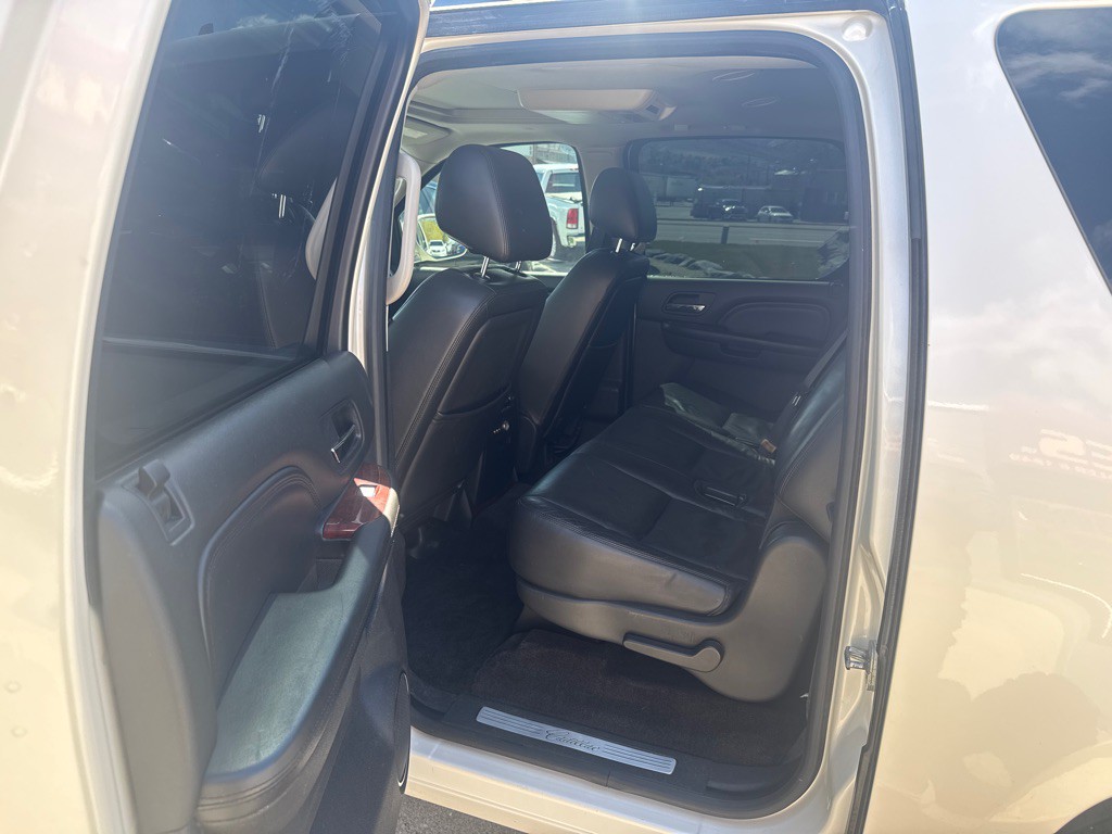 2013 Cadillac Escalade Image 8
