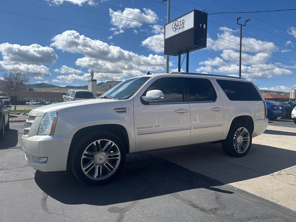 2013 Cadillac Escalade Image 2
