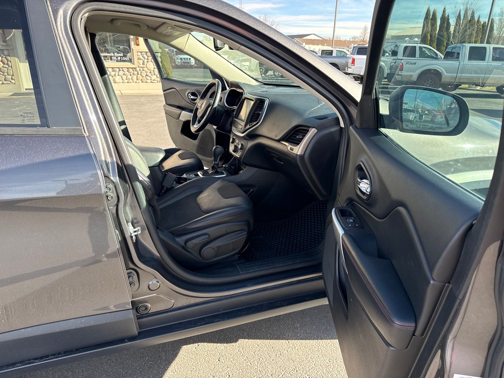 2018 Jeep Cherokee Image 12