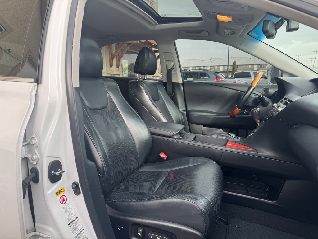 2011 Lexus RX Image 11