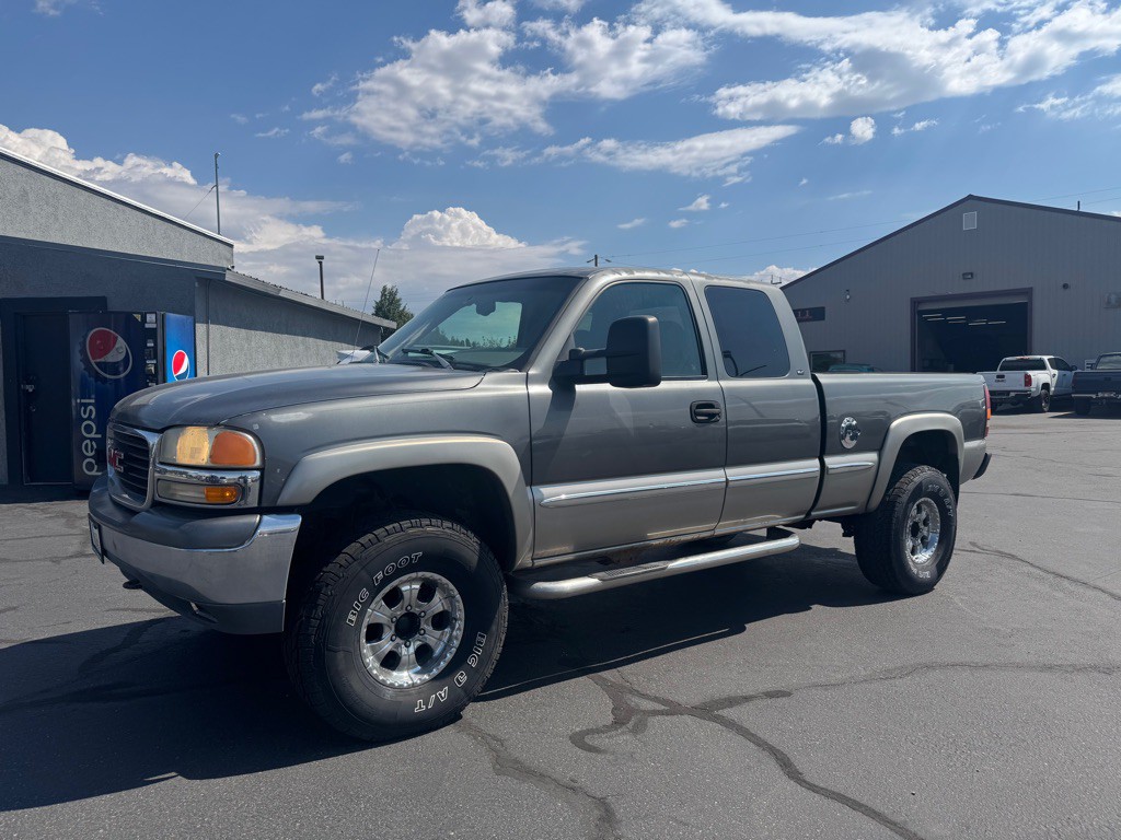 1999 GMC Sierra Image 2
