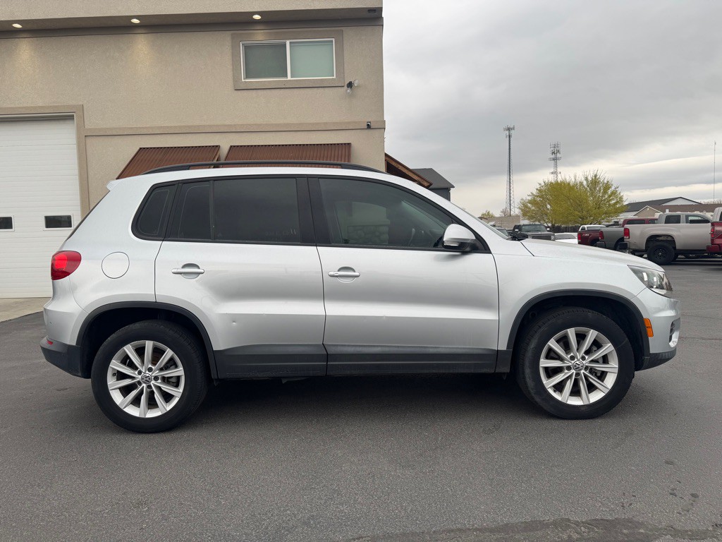 2017 Volkswagen Tiguan Image 2