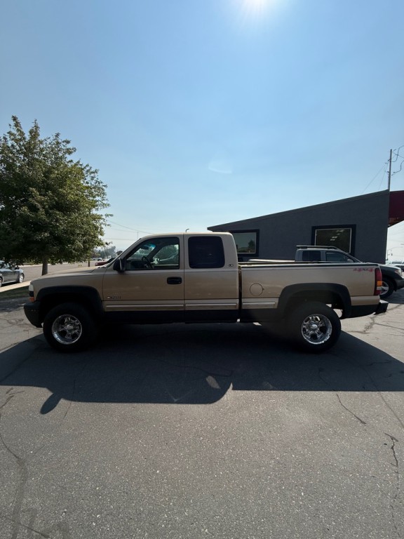 2000 Chevrolet Silverado 1500 Image 2